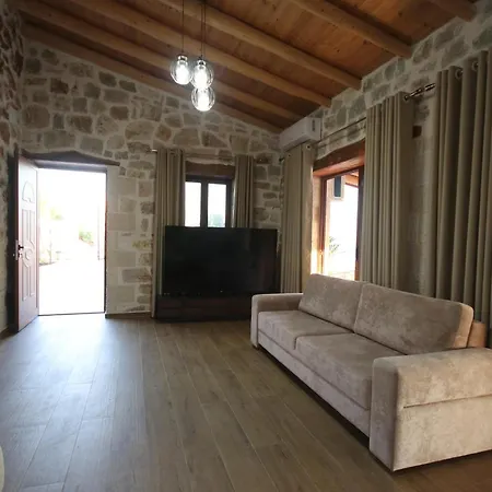 Villa Acropolis